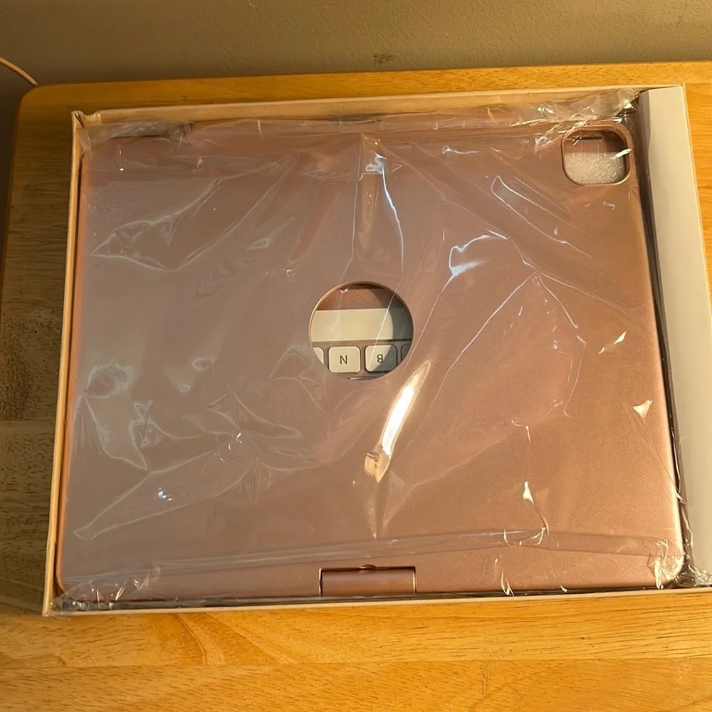 - NIB WIRELESS KEYBOARD FOR IPAD 12.9